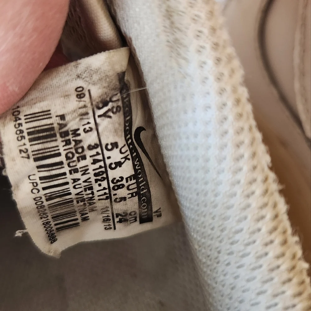 Nike‎ Air Force 1 AF-1 07 White Low Top Sneakers, Size 6Y (Women's 7.5)